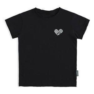 Nununu kids bandage heart patch tee. Size 6-7